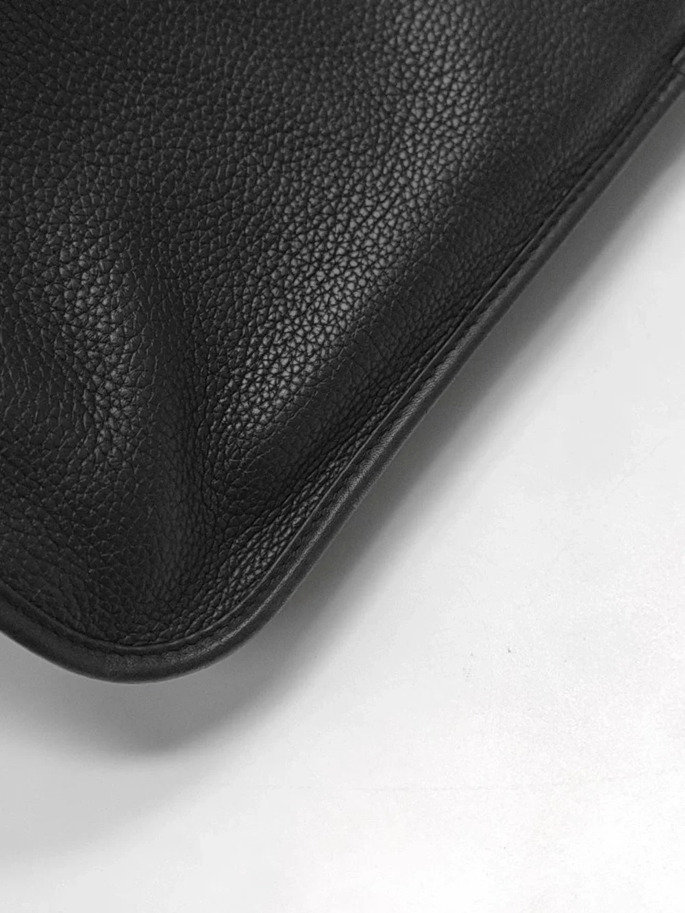 Loewe sleek pebbled